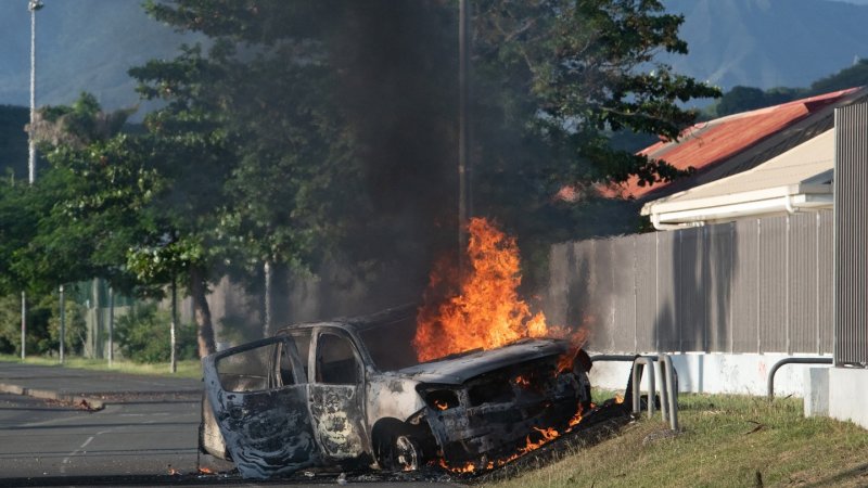 Buildings torched in fresh unrest in New Caledonia