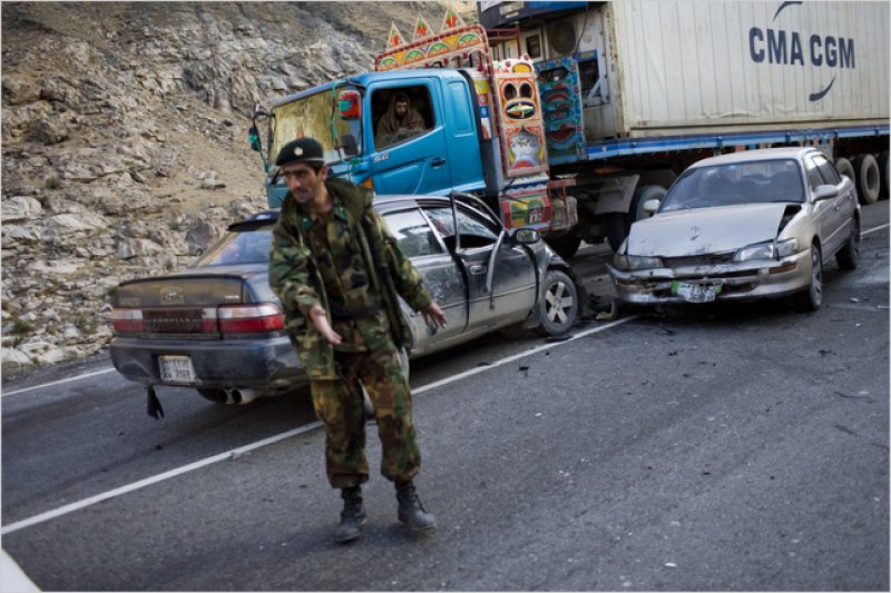 Highway crash in  Afghanistan kills 21 people &amp;  injures 38