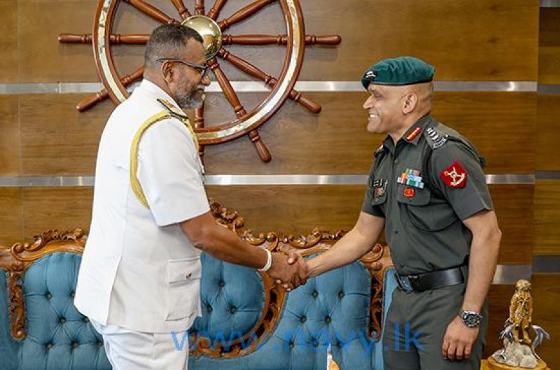 Delegation from Indian HDMC calls on Commander of the Navy
