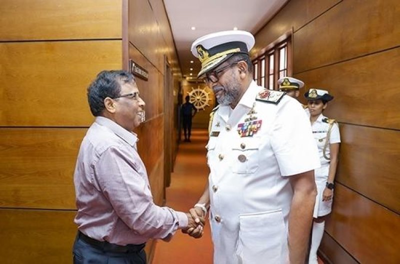 Governor of Northern Province Meets Navy Commander