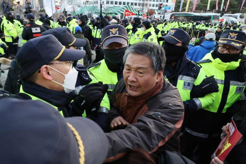 Tens of Thousands' of People demanding Yoon&rsquo;s Resignation