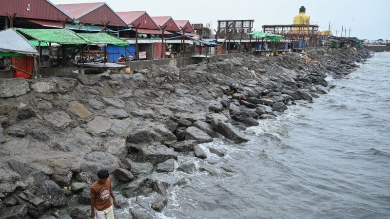 At least 23 dead, 30 missing after boat sinks