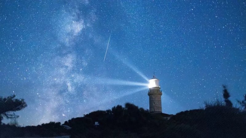 Perseid meteor shower lights up skies