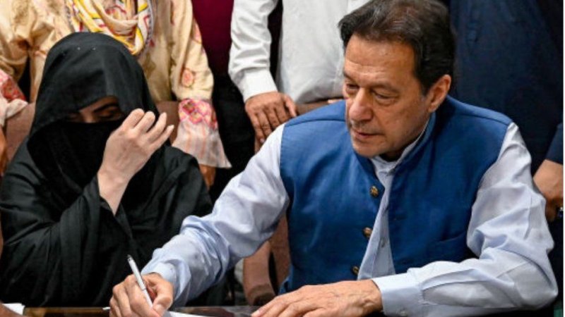 Pakistan ex-PM &amp; wife Bushra jailed for illegal marriage
