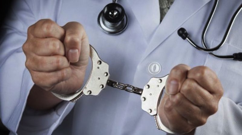 Doctor arrested for suspected pill smuggling in Gampola