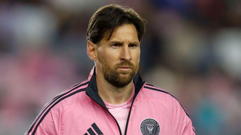 Messi's father dealing with 'health-related situation'