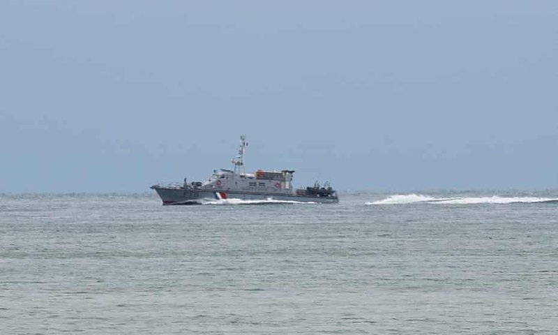 Rescue under way in Eng Channel as boat carrying 100 capsize