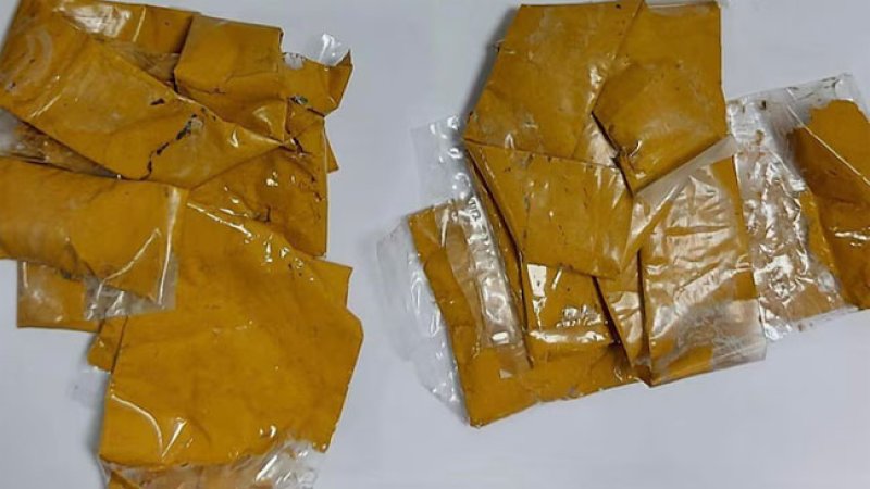 Customs  held 3 Sri Lankans for smuggling gold at KIA