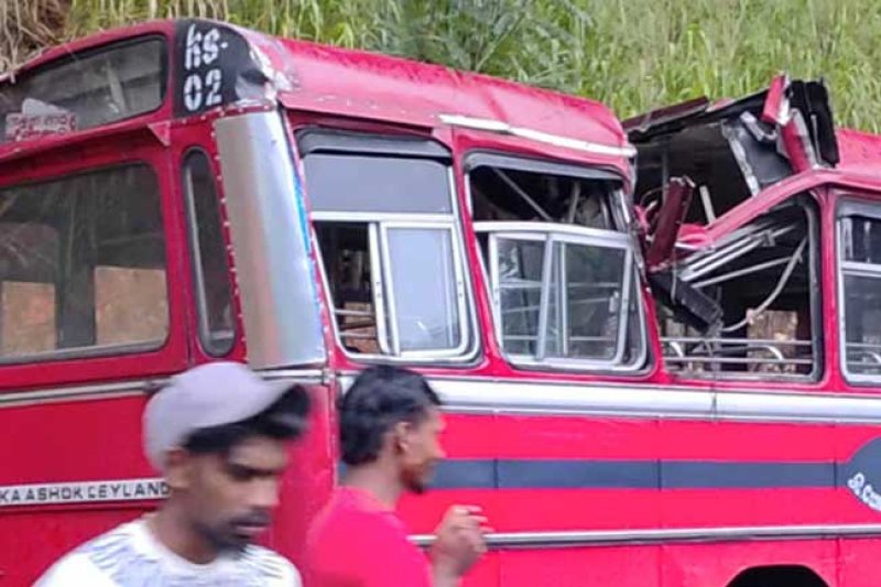 Tree falls on bus in Halwatta: One dead, 10 injured