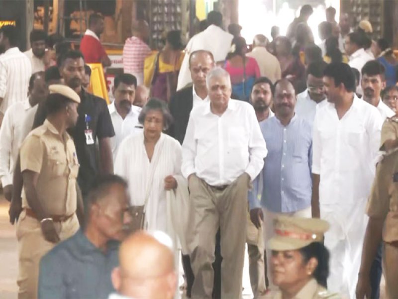 Ranil Wickremesinghe visits Meenakshi Amman Temple 