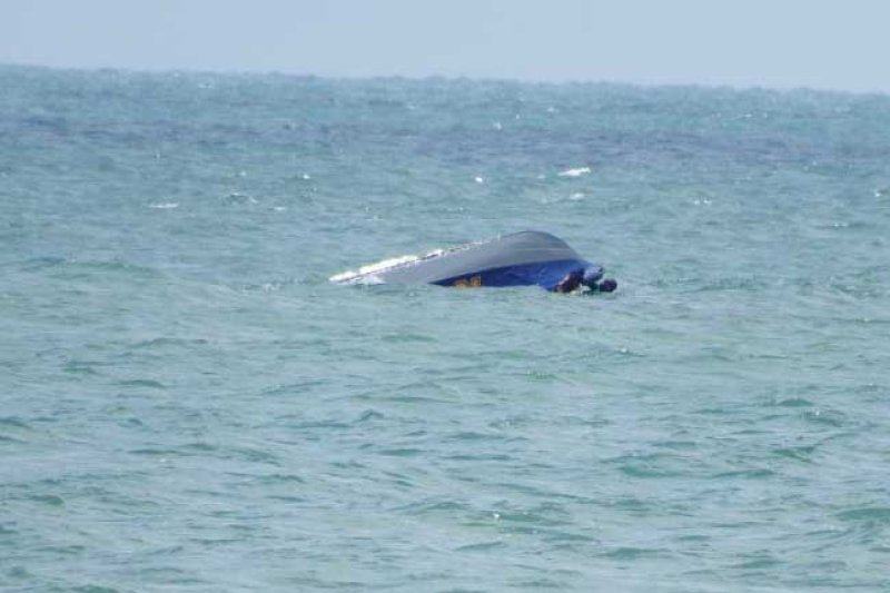 Youth dies after boat capsizes in Palamkudawa Lagoon