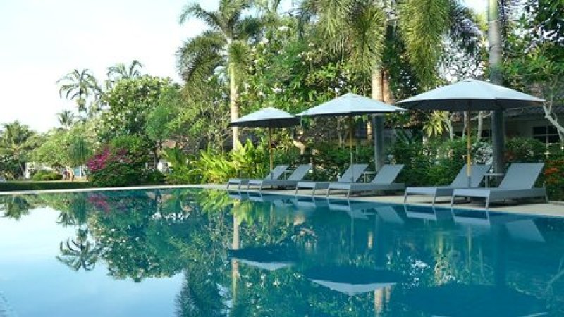 23-Year-old drowns in hotel swimming pool