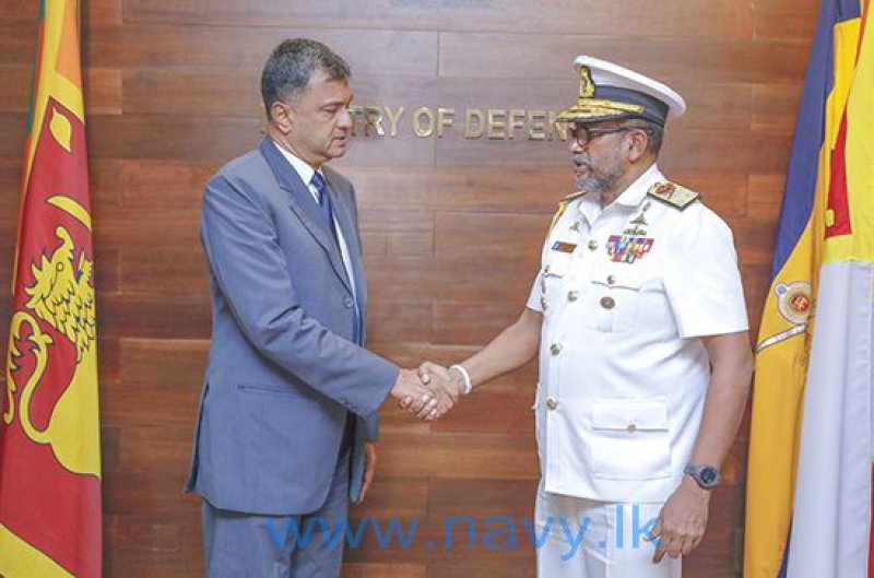 Commander of the Navy calls on new Secretary of Defence