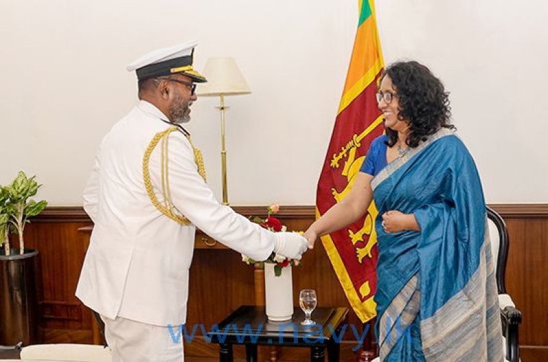 Commander of the Navy pays courtesy call on Prime Minister