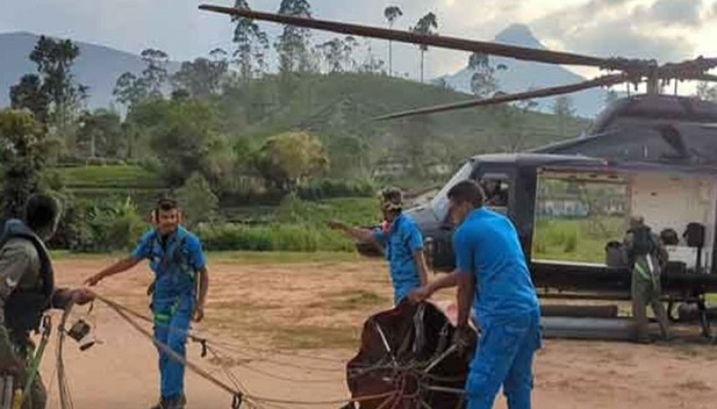  Fire in the Nallathanniya forest extinguish by SLAF
