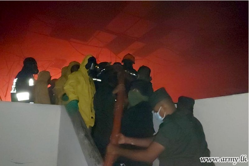 West Troops Assist in Extinguishing a Major Fire at Homagama