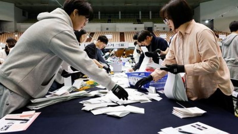 South Korea opposition wins landslide parliamentary vote  