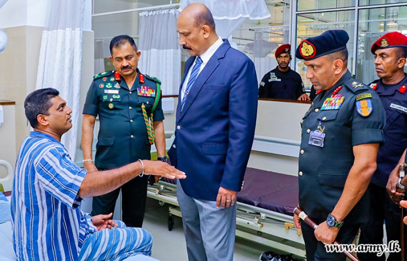 Defence Secretary &amp; Army commander Visit Paratroopers