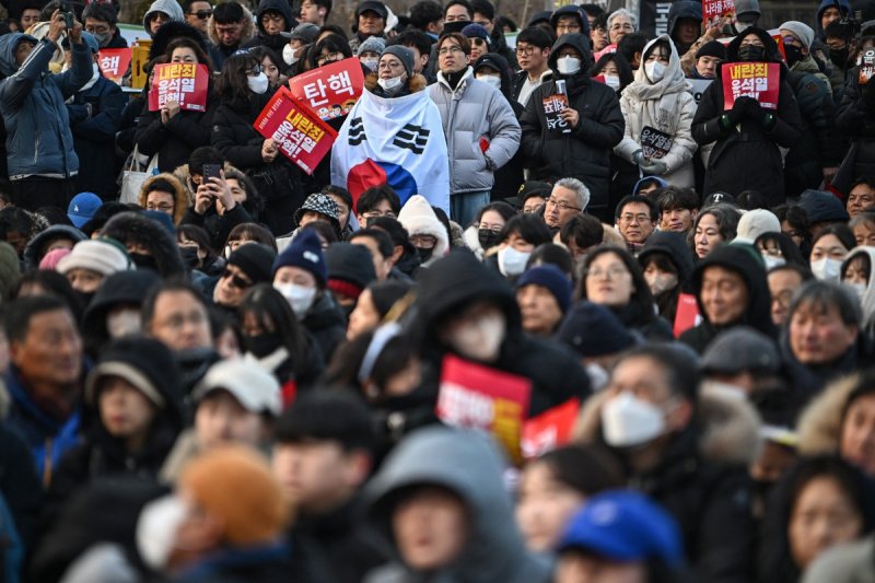 Thousands Take to Streets of Seoul 