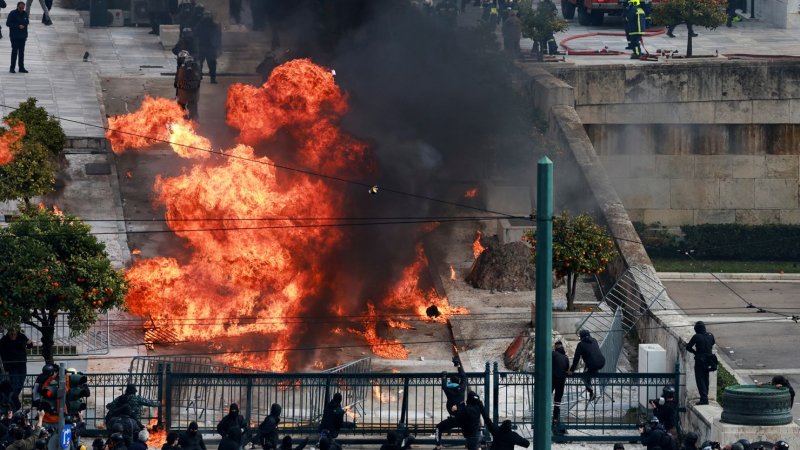 Hundreds of thousands protest across Greece 