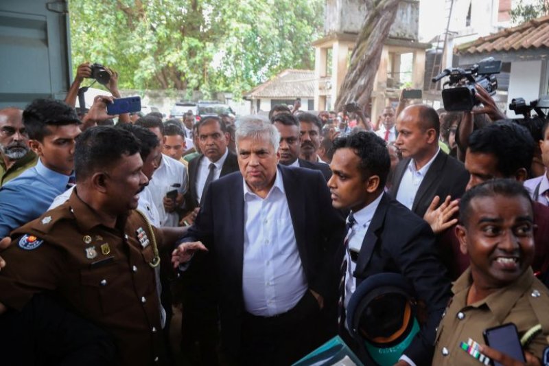 Ranil Wickremesinghe appears before Fort Magistrate&rsquo;s Court