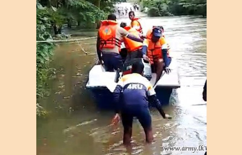 Sri Lanka Army Assist in Flood Relief operations