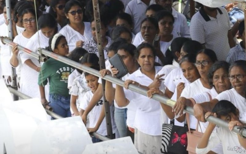 Kandy crowded with Devotees: Police issue special request