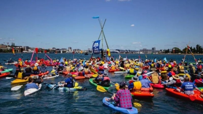 More than 100 arrested at world's largest coal port