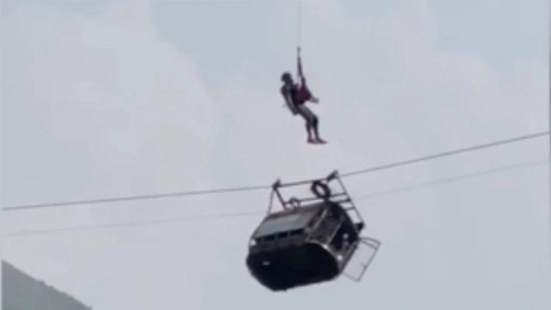 All 8 people rescued from stranded cable car in Pakistan