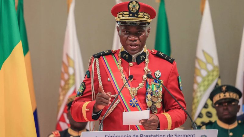 Military junta leader sworn in as Gabon&rsquo;s interim president