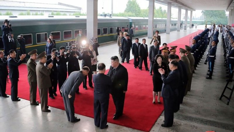Train carrying KimJong Un arrives at Russia