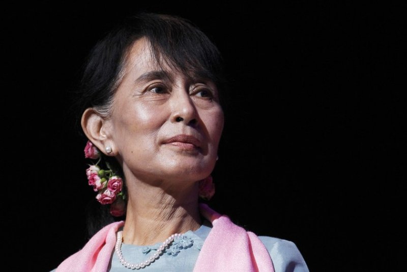  Aung San Suu Kyi moved to house arrest amid heat wave