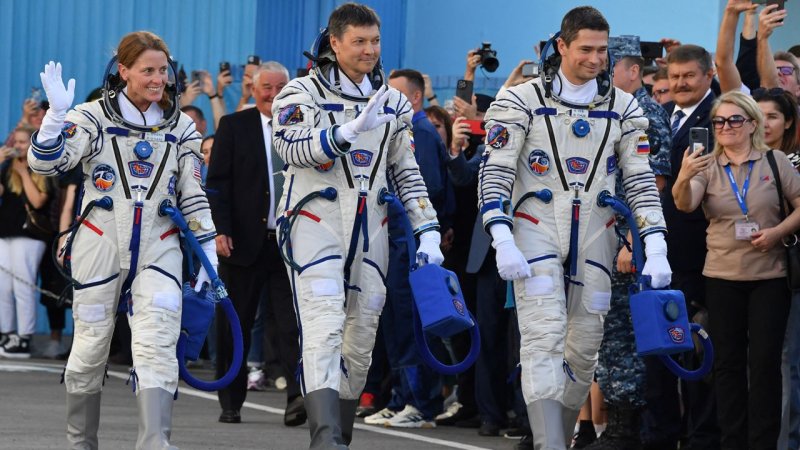 NASA astronaut, 2 Russian cosmonauts launch to space station