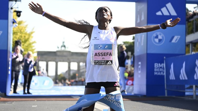 Assefa obliterated the women&rsquo;s marathon world record