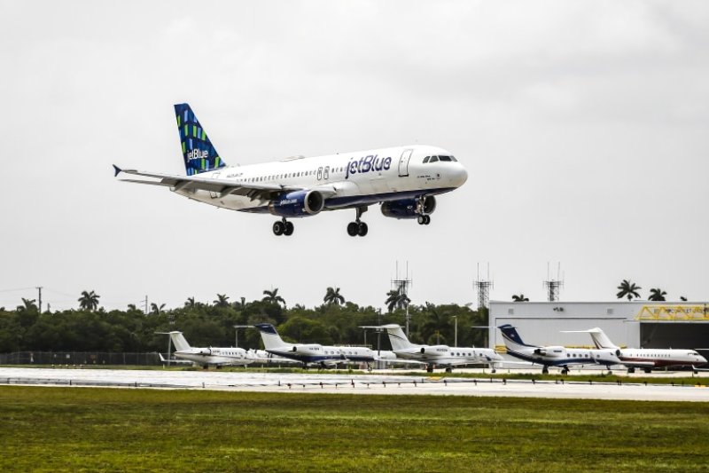 Eight hospitalized after severe turbulence on JetBlue flight