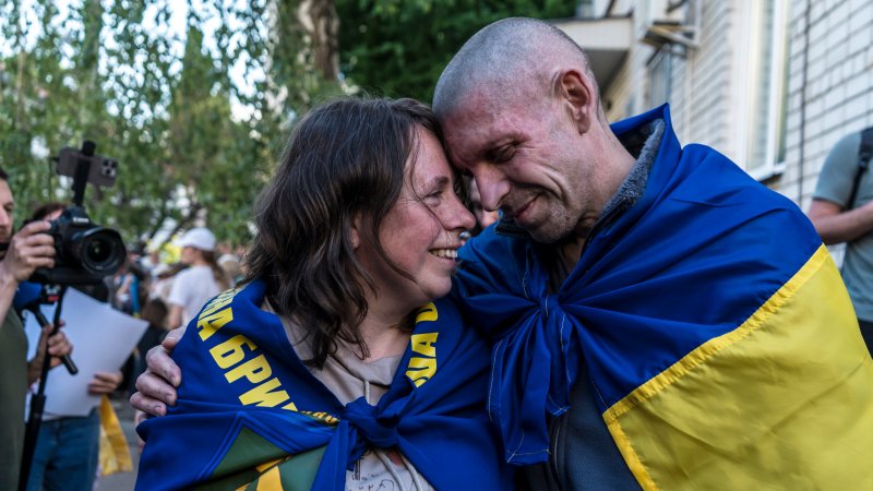 Russia and Ukraine exchange prisoners 