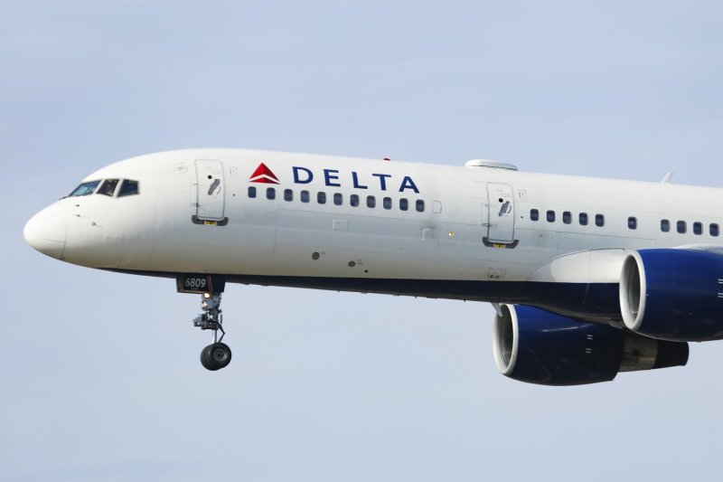 Delta plane's emergency slide falls off during flight
