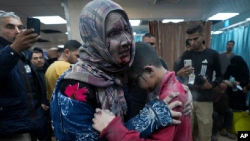 Doctor in Gaza's Nasser Hospital begs for ceasefire
