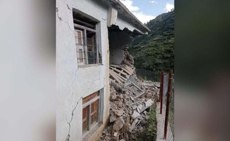 Two earthquakes rattle Nepal injuring 17
