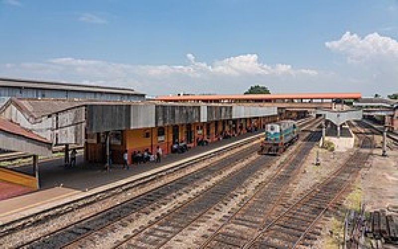 Fuel train derailed  at the Maradana railway station