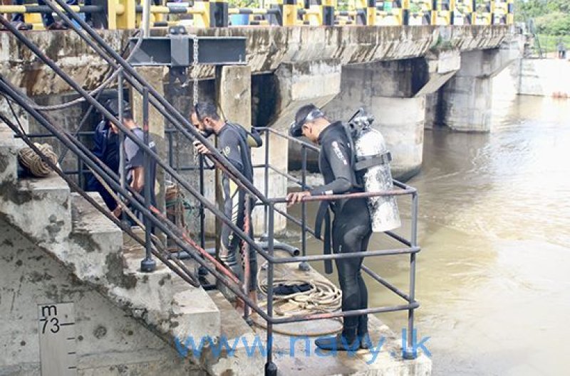 Navy divers fix defunct sluice gates of Peraru Reservoir