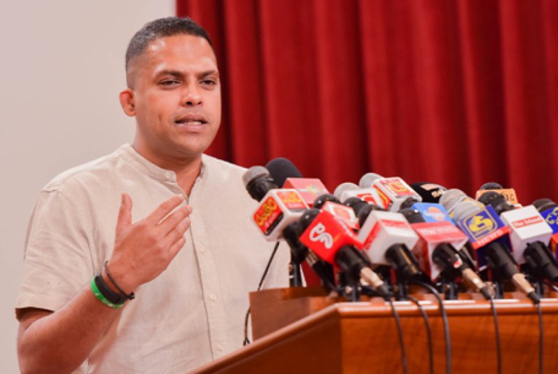  Sports Minister pledges to resign if allegations proven