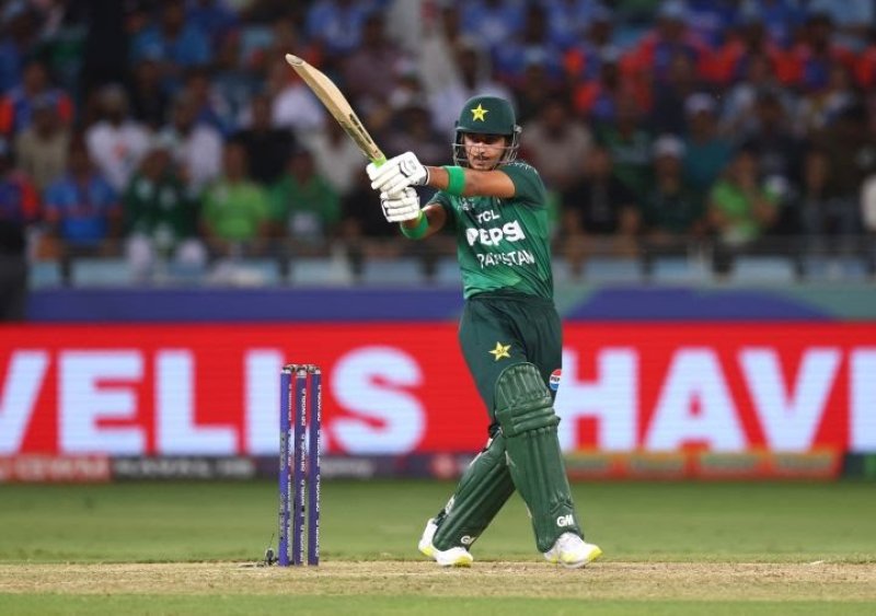 Pakistan send 7 players home and bring in Hesson to Coach