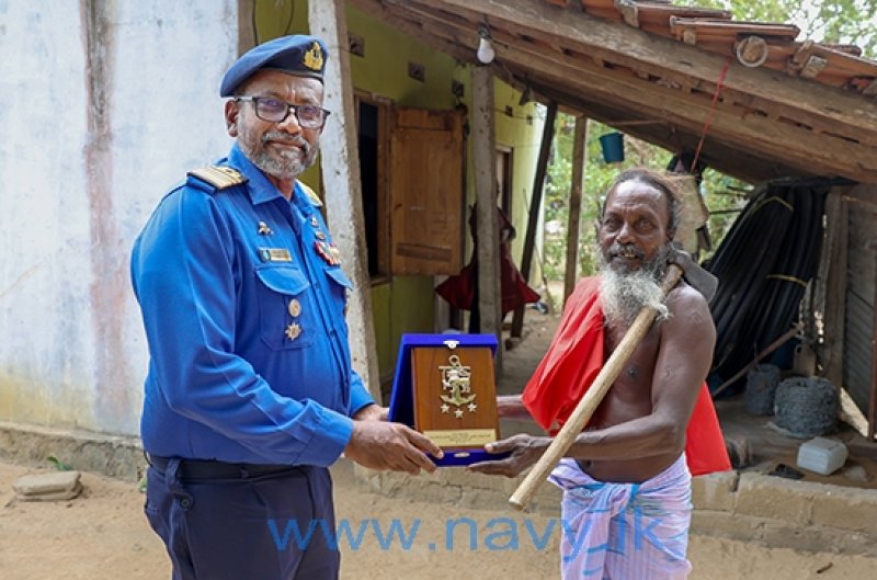 Commander of the Navy visits Trincomalee North &amp; South