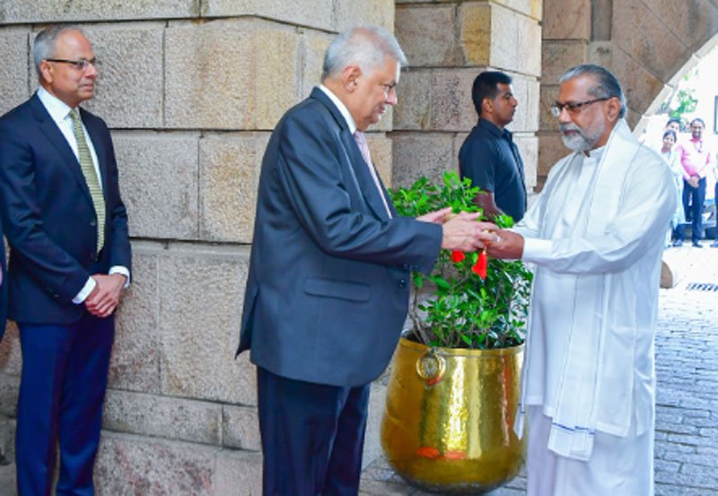 Auspicious times for the New Year presented to the President