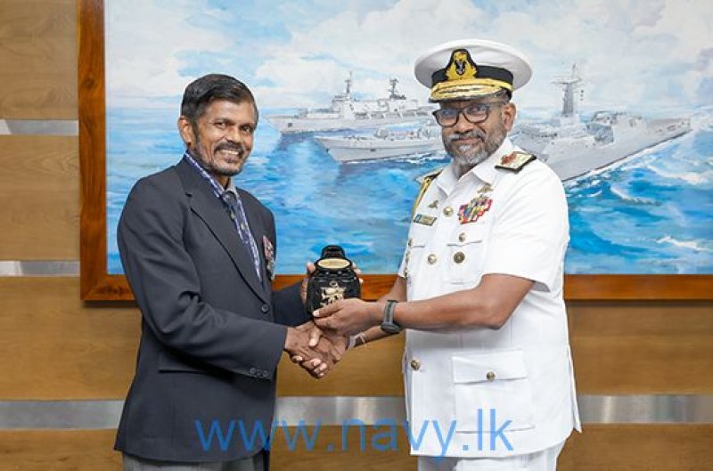 Rear Admiral P .Liyanage meets Navy Commander