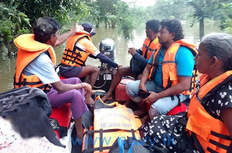Navy flood relief team deployed in Kalutara Paragoda area