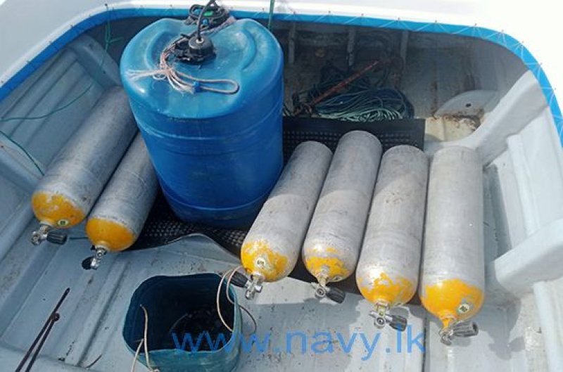 Navy apprehends 5 suspects with 13 Gel sticks in Mannar