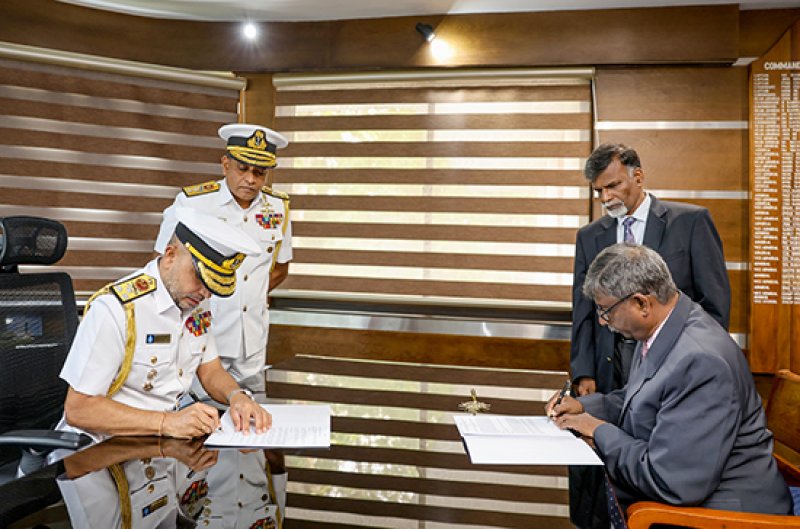 Navy and  NARA Sign MOU on research vessel operations