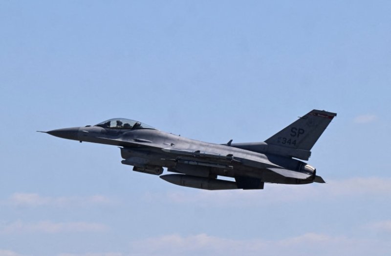 F-16 pilot safely ejects before crash off South Korea
